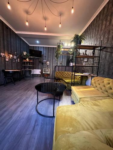 Gyumri Apartment | Bonnie and Clyde