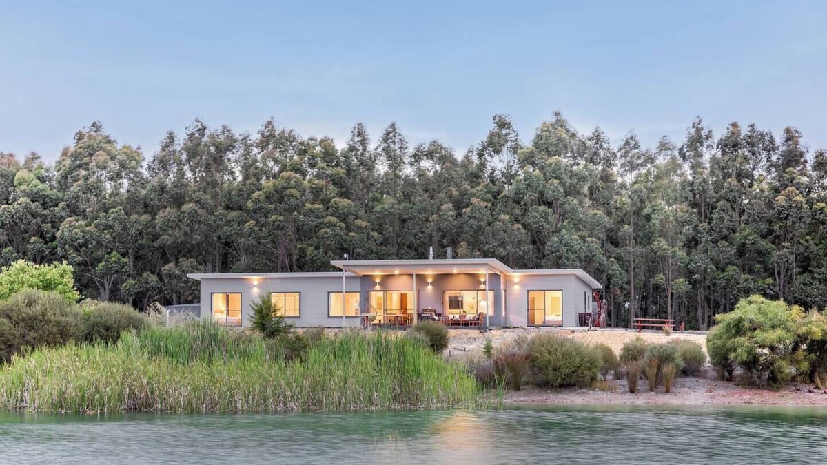 Wilyabrup House | Bonnie and Piper Lakeside and Wine Country Living