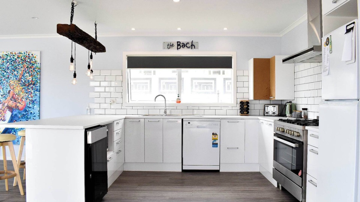 Baylys Beach House | Bonnie Bach with Sea Views