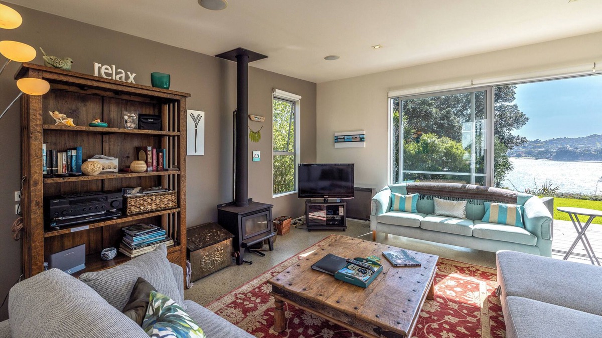 Surfdale House | Bonnie Doon l Be My Guest Waiheke