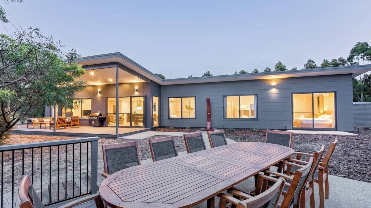 Wilyabrup House | Bonnie Lakeside Relaxation surrounded by Wineries