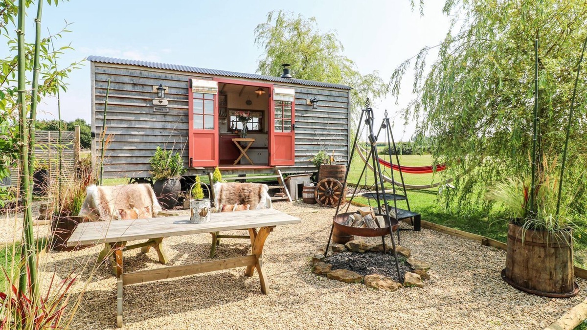 Redmile Cottage | BONNIE'S SHEPHERDS HUT AT SHEPHERDS LODGE RETREAT AND WELLNESS in Redmile