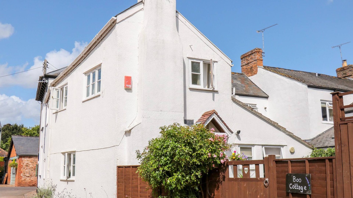 Kingston St Mary Cottage | BOO COTTAGE, with open fire in Taunton