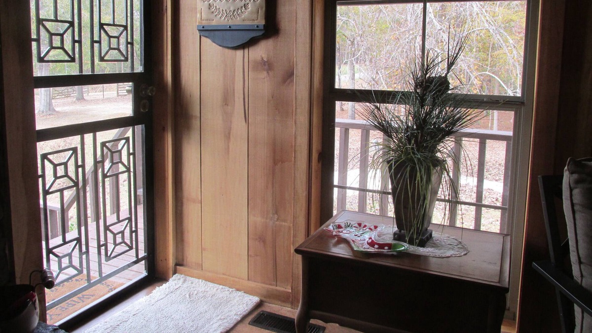 Collinsville House | Boocoodles Bed & Breakfast, Collinsville, MS 39325