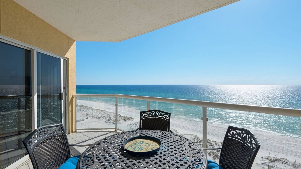 Villa Primera Condo | Book 7 nights in June or July and get the 8th night free!