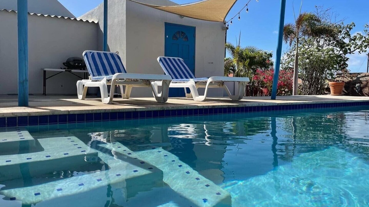 Kamay House | Book now. 3-bed/2bath, Private Pool, Close to Arashi, Eagle, and Palm Beaches!