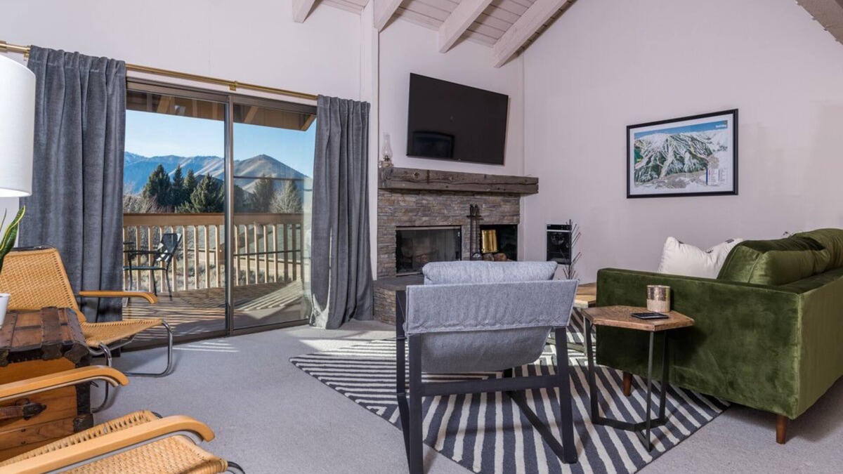 Sun Valley House | Book Now for a Festive Getaway! Condo with Mountain Views and Shared Hot Tub