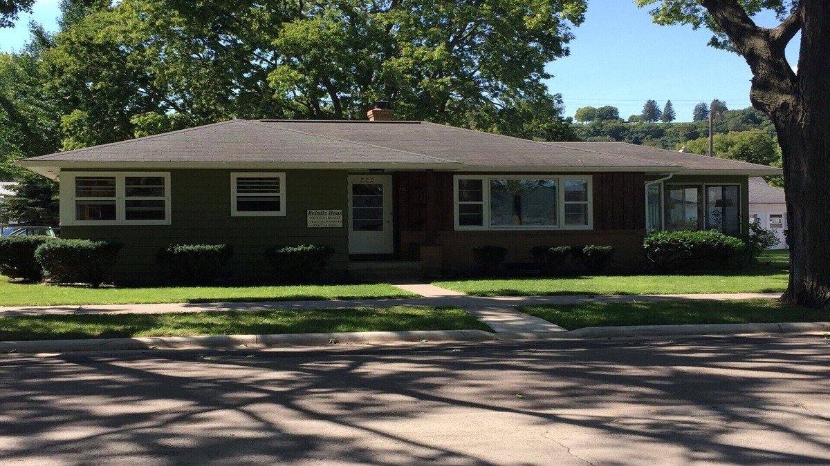 Guttenberg House | Book now for a peaceful river view vacation! Walking distance to downtown.