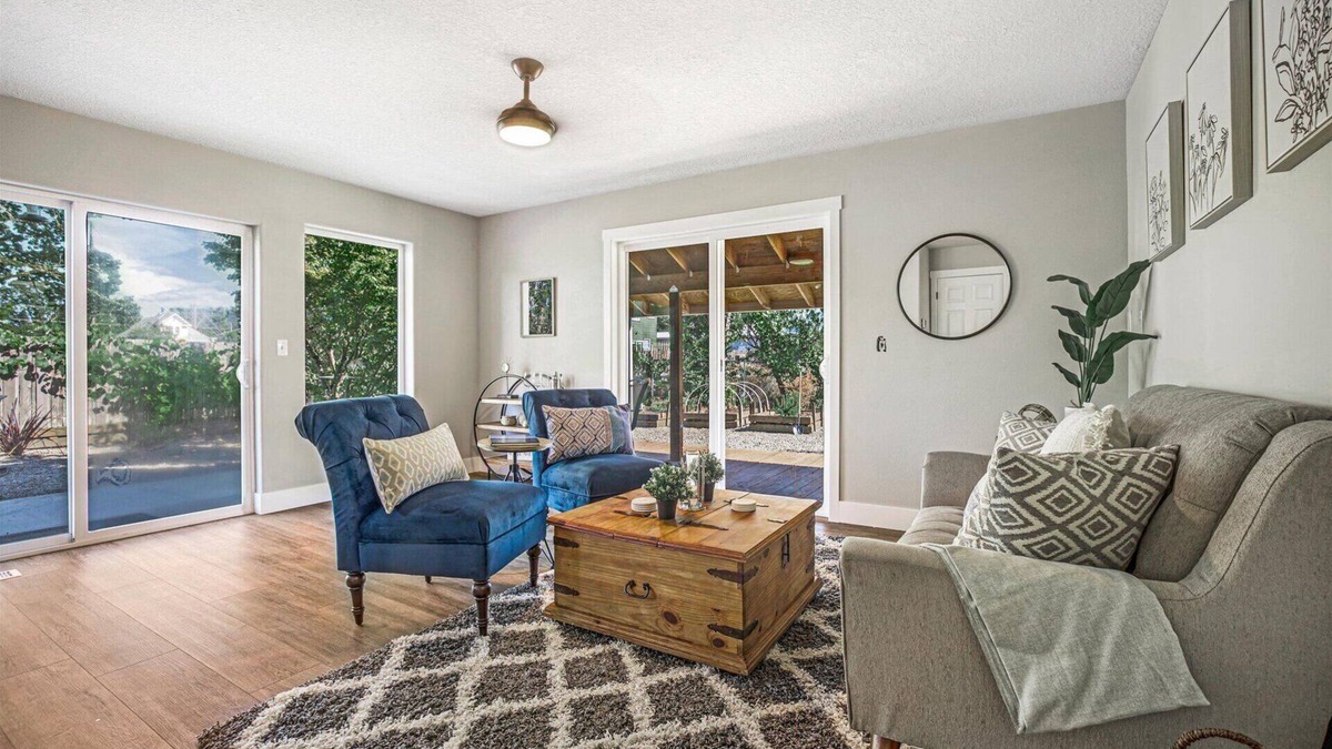 Newberg House | Book now for fall 2025 specials! Fire-pit, garage games, wine country relaxing