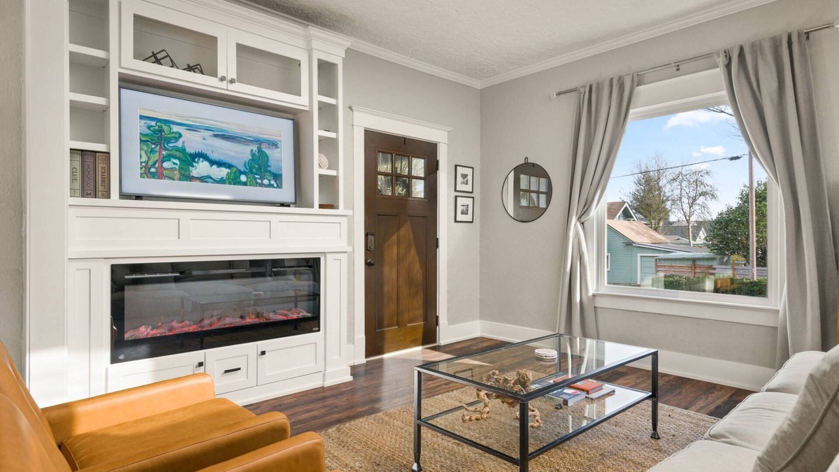 Newberg House | Book Now for Summer 2025!
