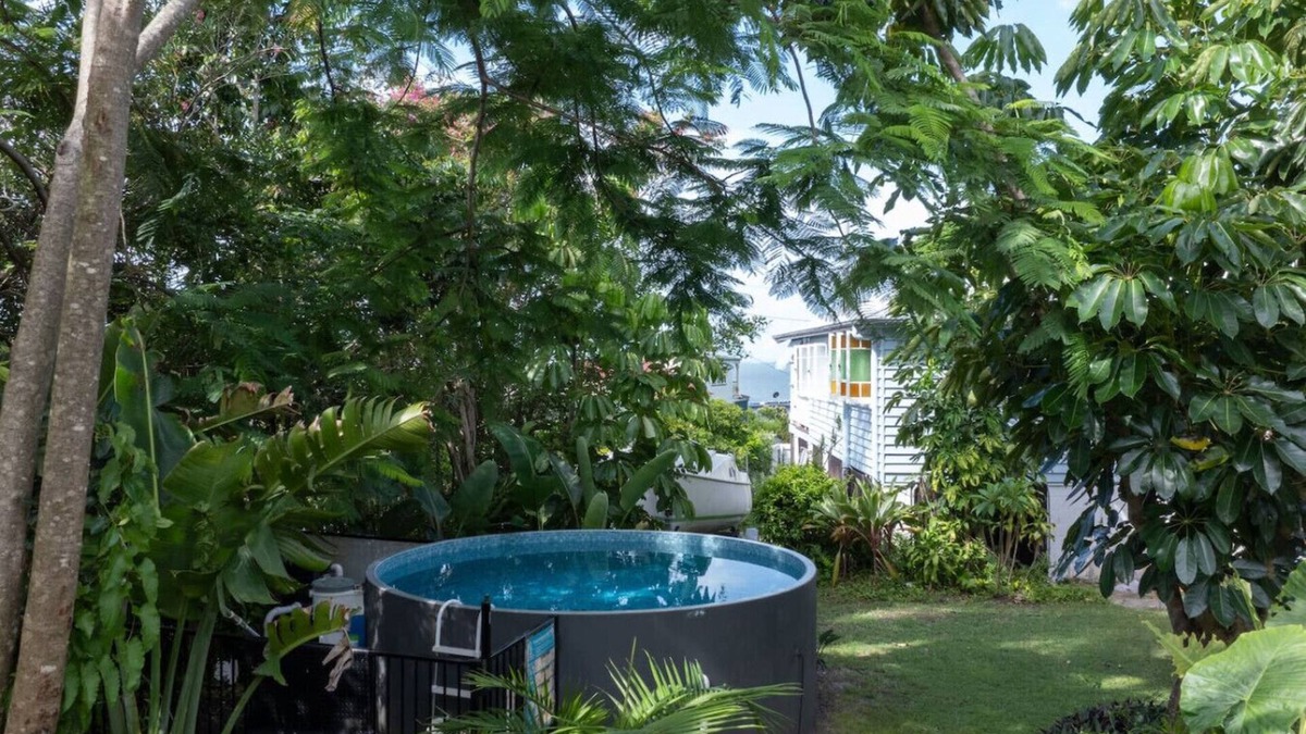 Wynnum House | Book now for this weekend - Queenslander Bay Views, Pool, AC