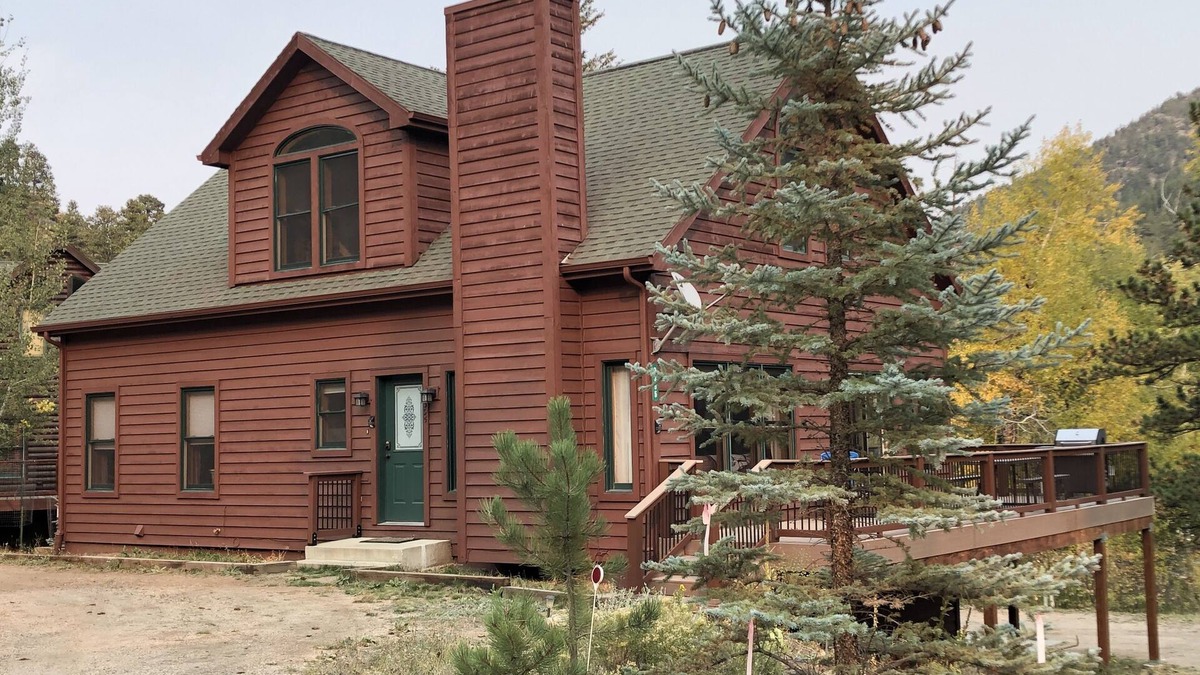 Estes Park House | BOOK NOW -Spacious 4 Bedroom Home by RMNP & YMCA