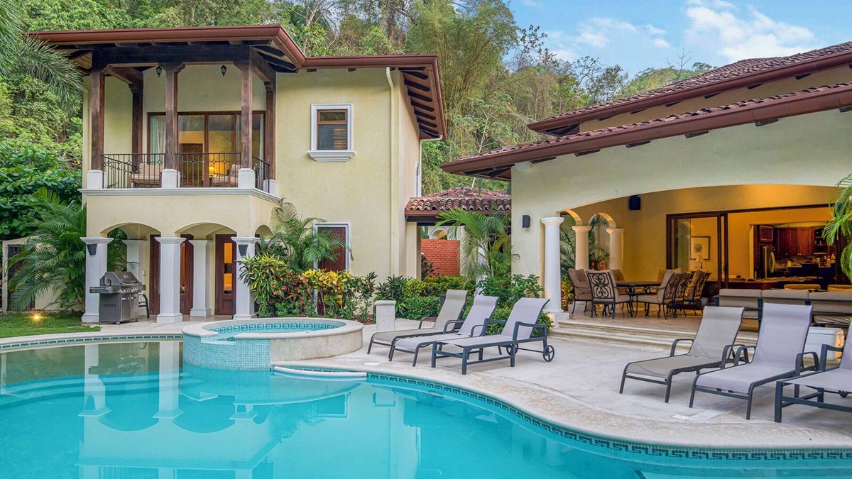 Jaco House | Book online: Take advantage of our limited-time offer! Stay 4 pay 3!