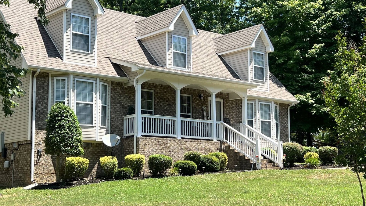 Springfield House | Book The Essential Stay! It’s a short +-30 min dr to Nashville/Clarksville TN