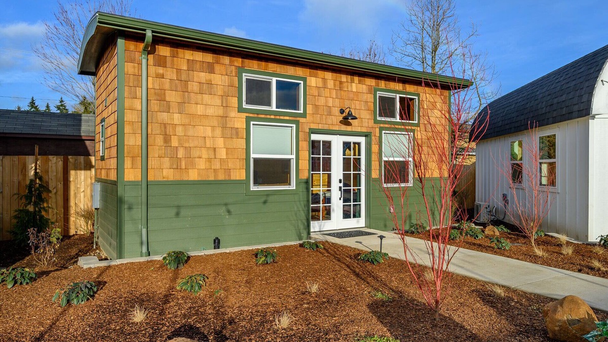 McMinnville Cottage | Book the Lodge at The Boutique Retreat in historic downtown McMinnville.