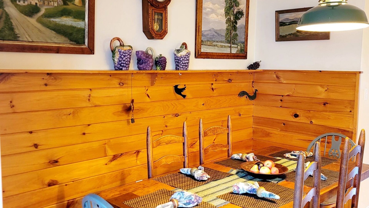 Hurley House | Book your 4 bedroom colonial house now for your winter Adventures!