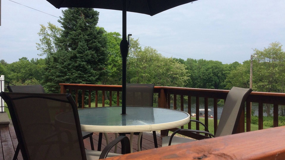Marinette House | Book Your Getaway Now!