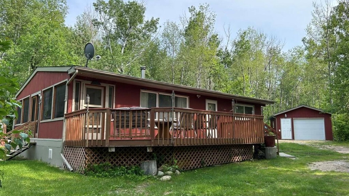 Hillside Beach Cottage | Book your summer adventure now in Hillside Beach