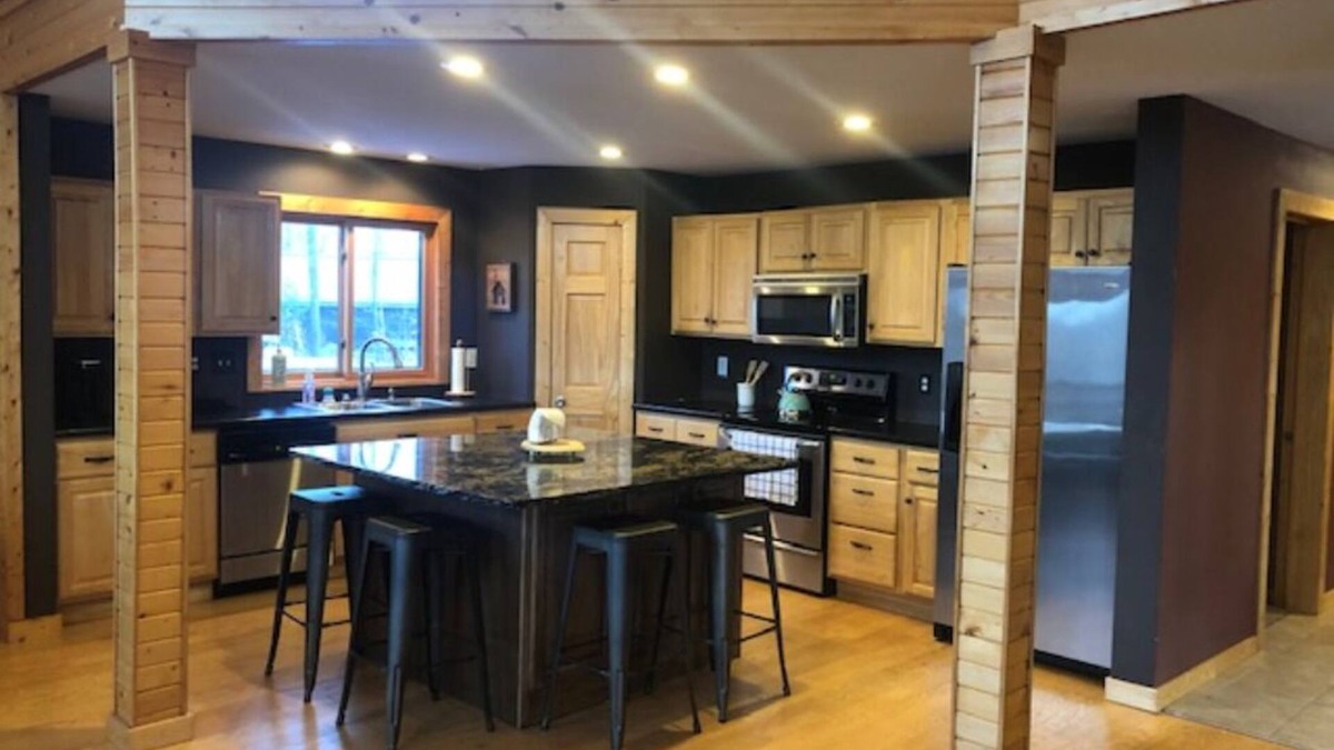 Cumberland House | Book your summer get-a-away! ON Sand Lake