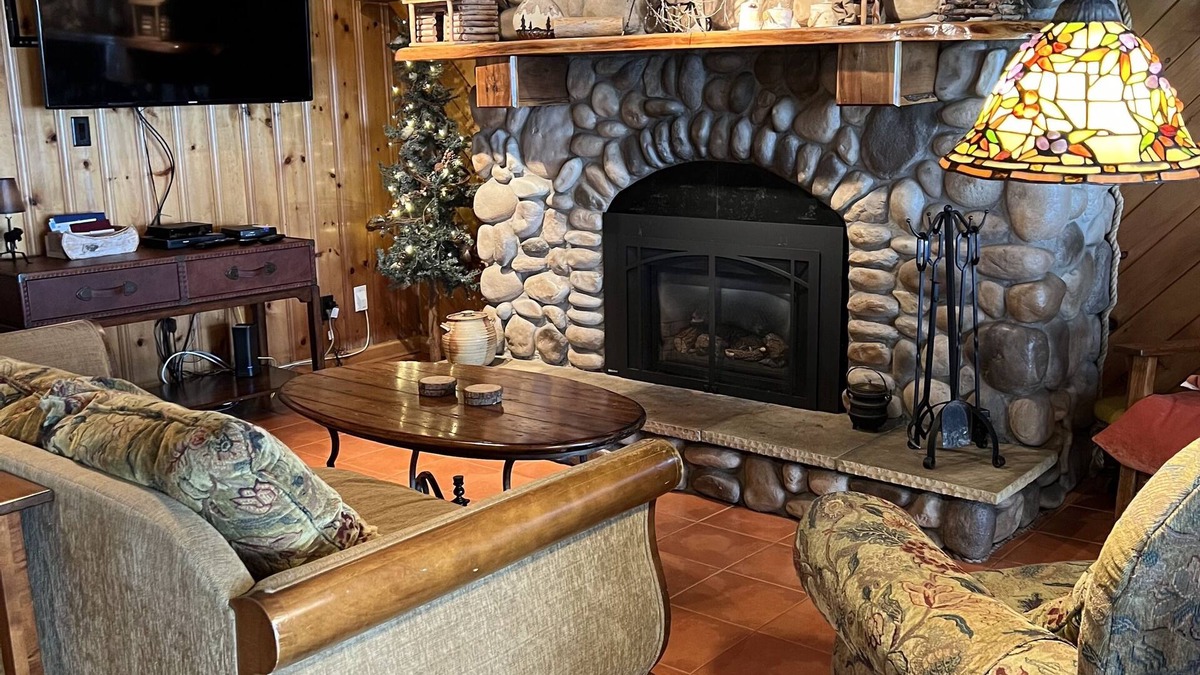Blossvale House | Book your vacation now! Beautiful Oneida Lakefront home for All seasons.