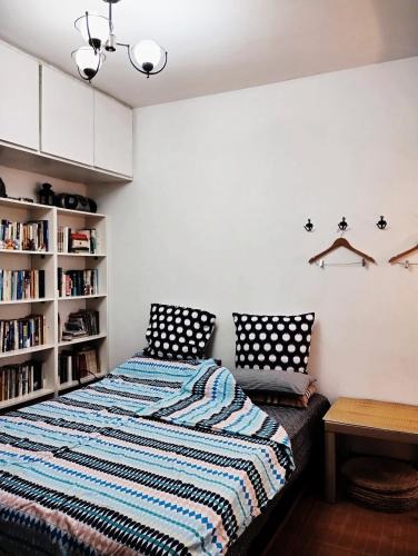 Downtown Hangzhou House | Books&Bed Close to the Lake