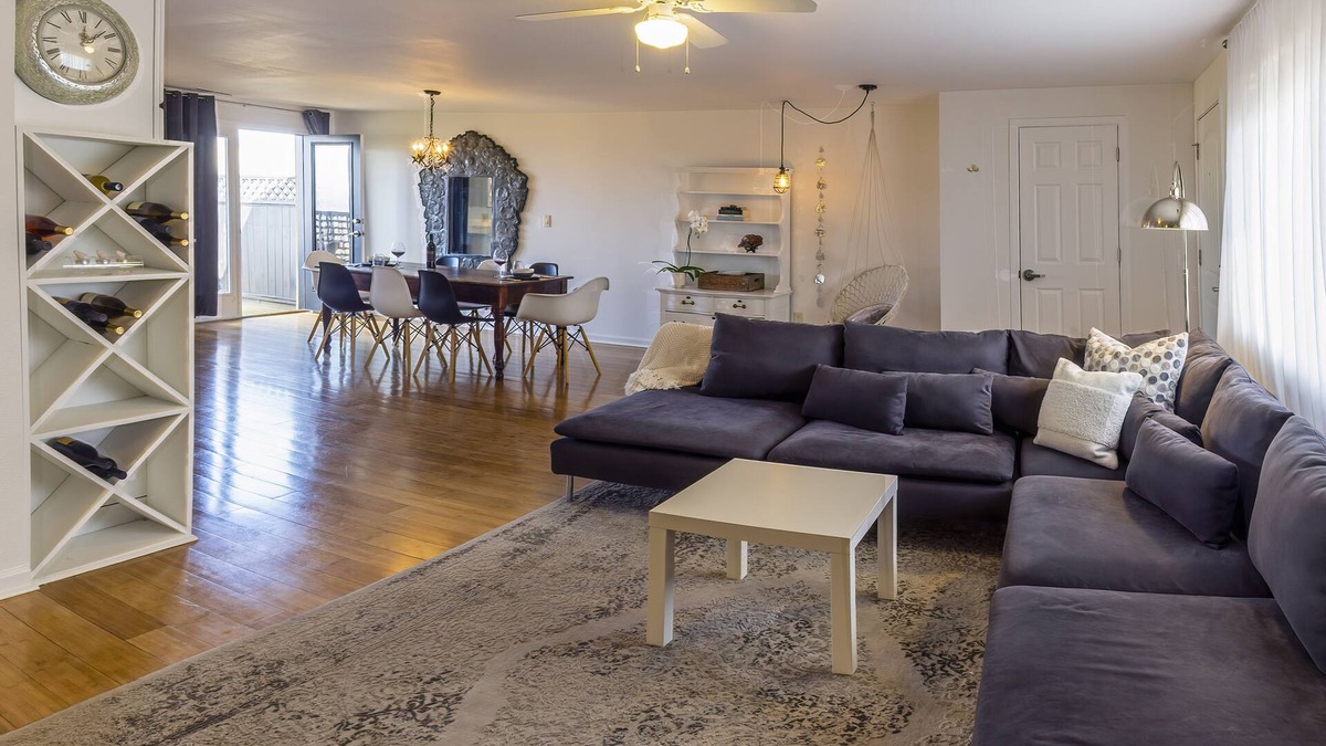 Talent House | BookStayHop-Paschal Winery Dream Cottage II ~Hot Tub w/Mountain Views