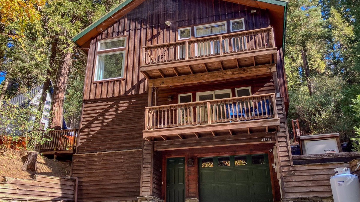 Sugar Pine Cabin | Boom Chalet Yosemite: Secluded Creekside Escape