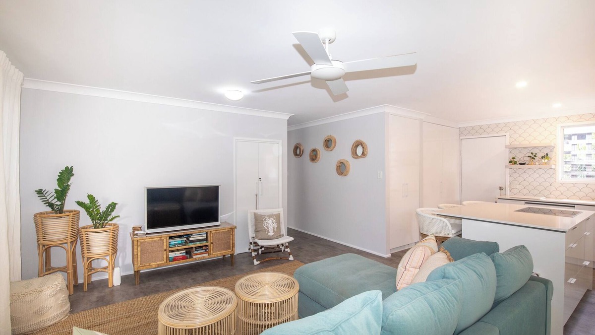 Point Lookout House | Boondi - beautiful lowset home, walk to everything