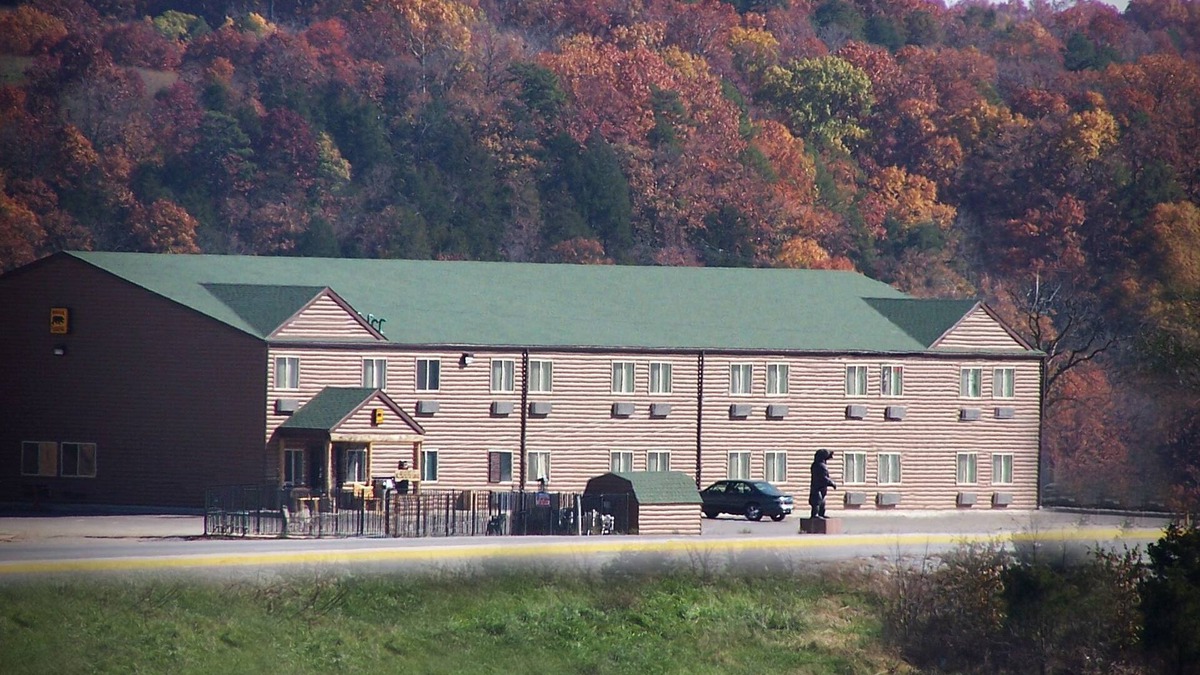 Pineville Hotel | Booneslick Lodge Jane