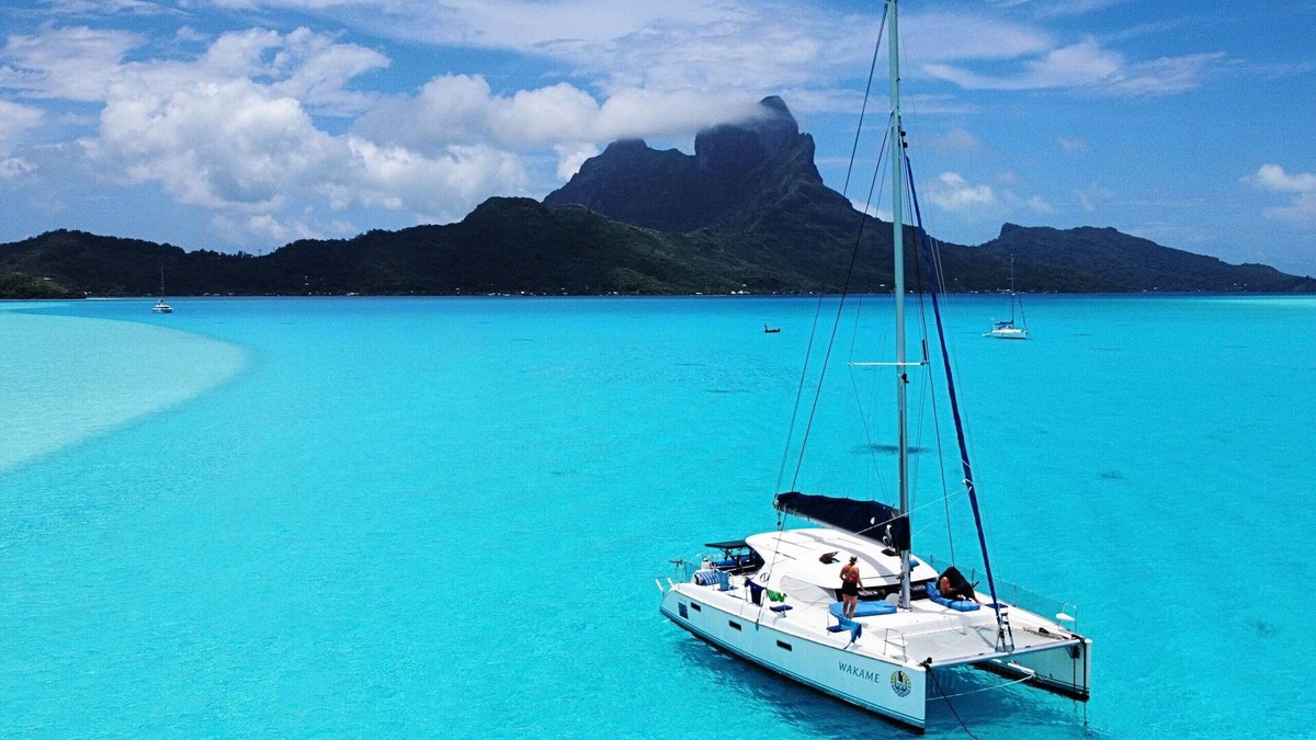 Bora Bora Bed & Breakfast | BORA BORA - Poenui Sailing boat
