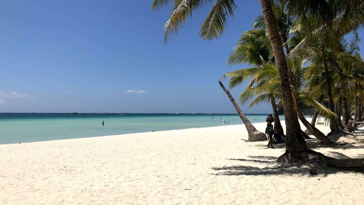 Manoc-Manoc Apartment | Boracay Beachfront 2BR Apartment in Station 3