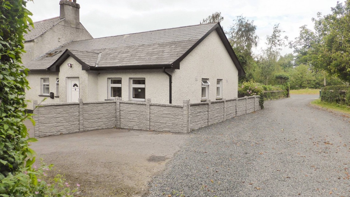 Naas Cottage | BORAHARD LODGE, family friendly in Newbridge, County Kildare