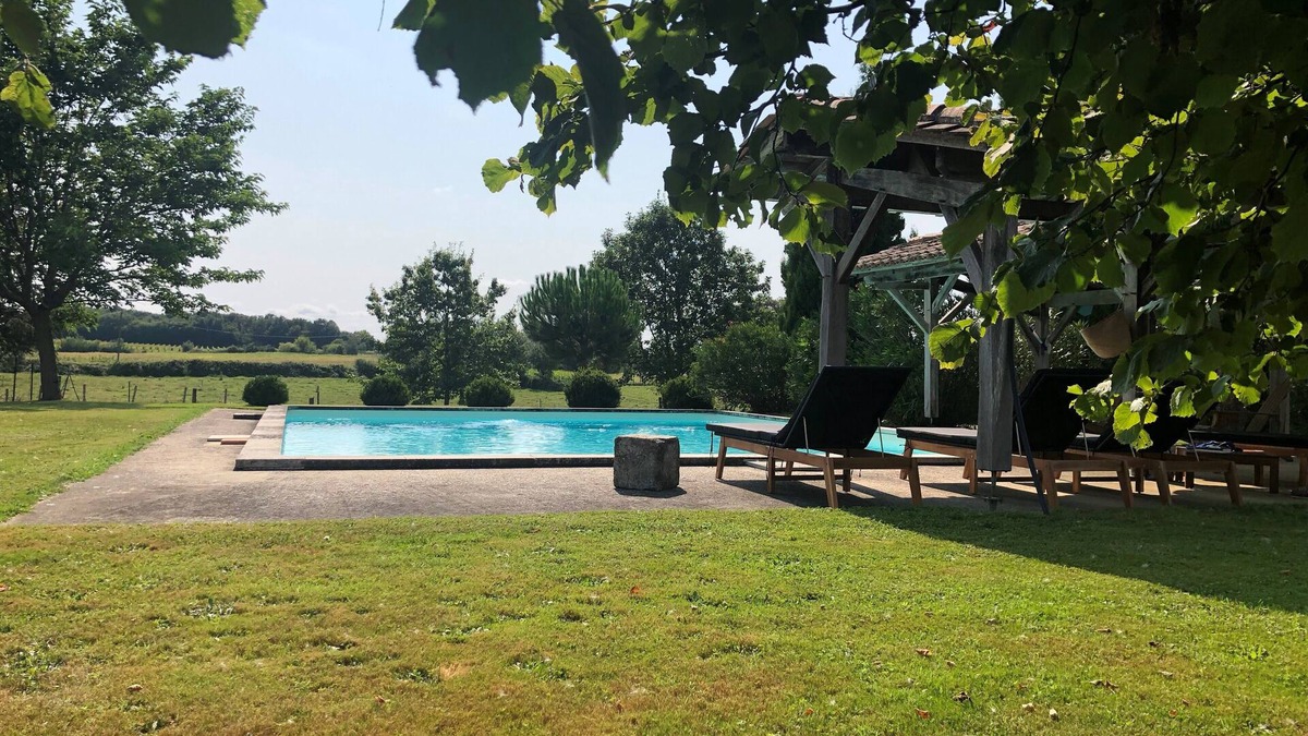 Saint-Pierre-de-Bat House | Bordeaux: Charming house in a green setting