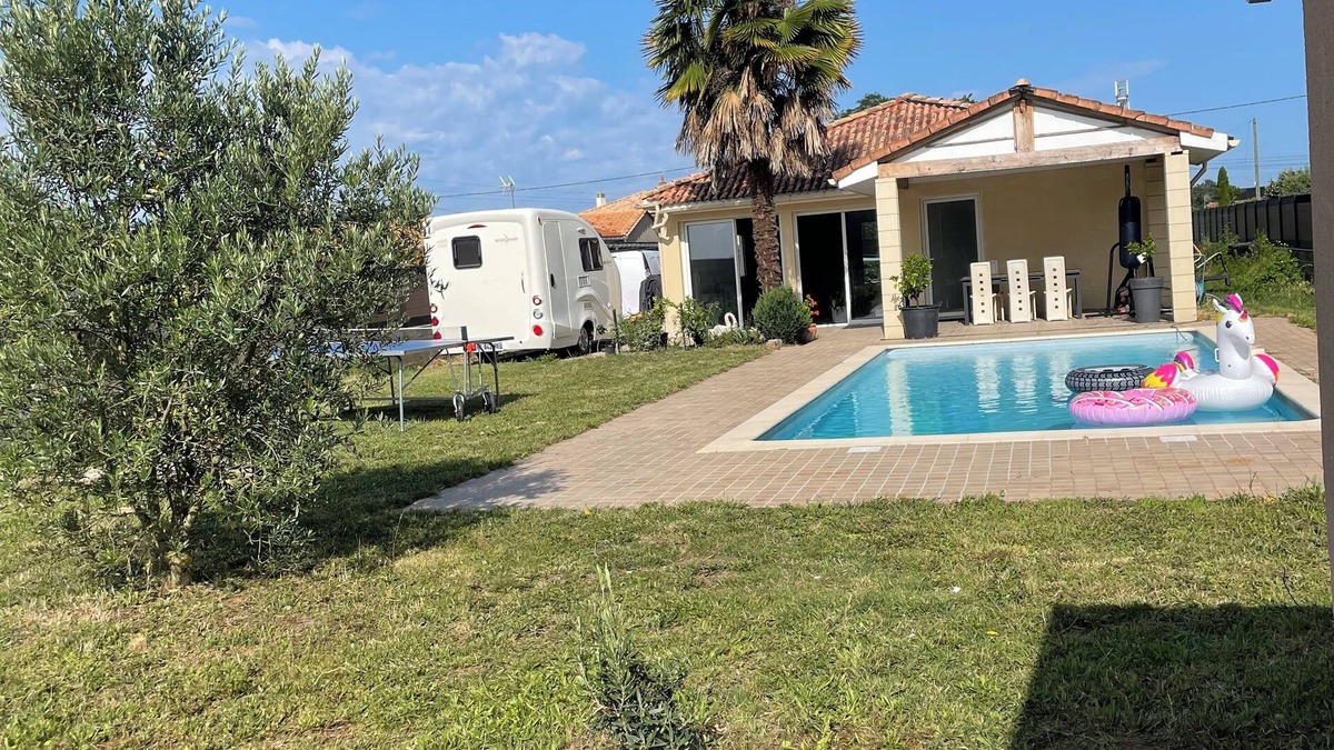La Lande-de-Fronsac Villa | Bordeaux house 120m2 with swimming pool