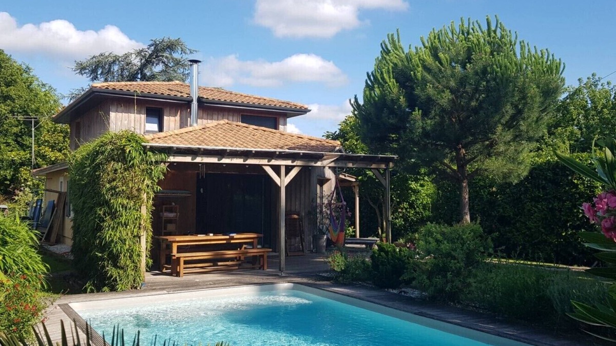 Leognan House | BORDEAUX LEOGNAN VINEYARD - 300m from a lake and a forest park.