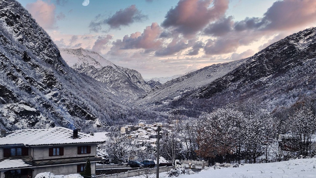 Roure House | Borgatalpina: cosy private residence, panoramic view, up to 16 guests