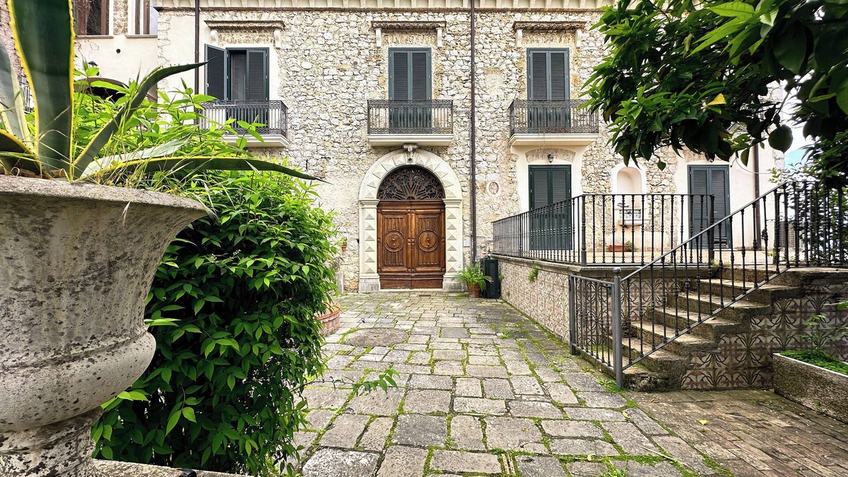 Roccasecca Apartment | Borgo delle Piaggie: History, Elegance, and Comfort in the Heart of Ciociaria