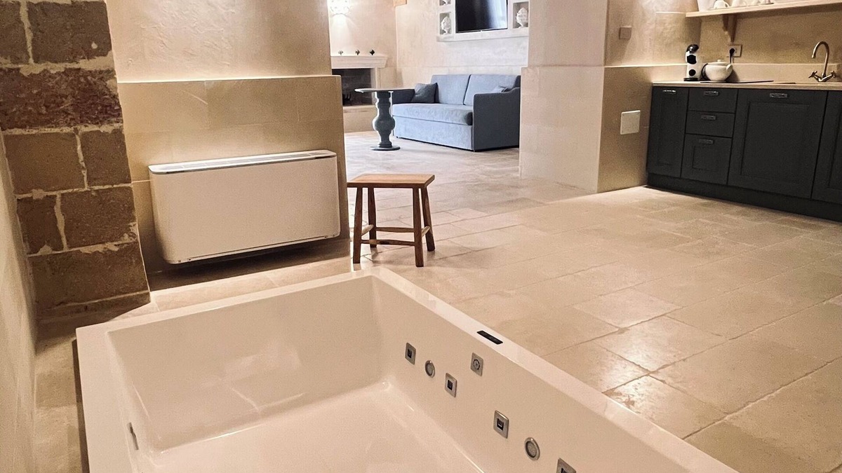 Felline Bed & Breakfast | Borgo Don Ciccio - King Suite with Jacuzzi + Patio