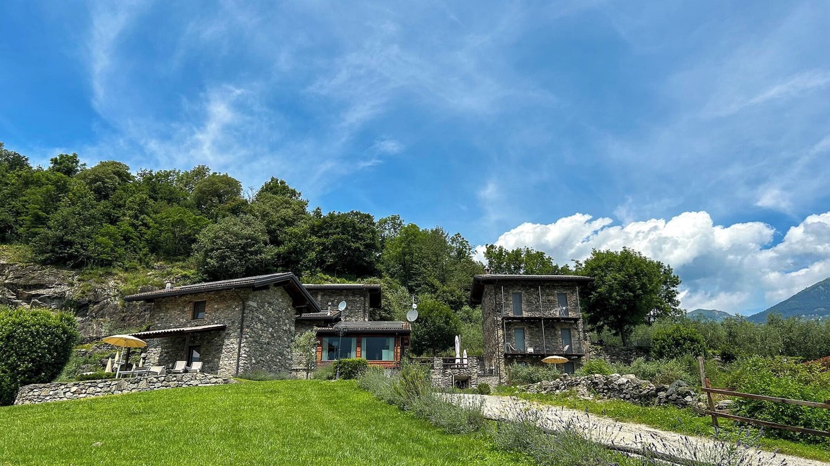 Colico Apartment | Borgo Erbiola Rosa Rustico Holiday Apartment with Pool