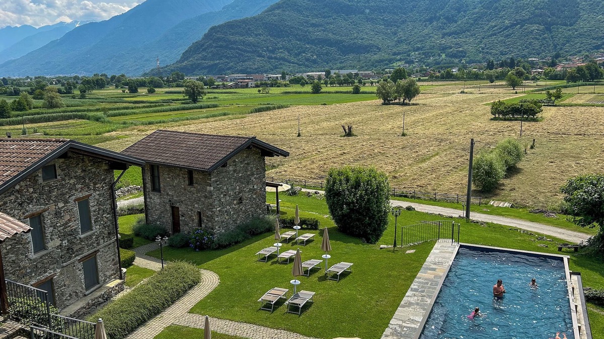 Colico Apartment | Borgo Erbiola Viola Rustico Holiday Apartment with Pool
