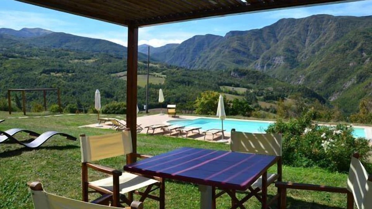 Lizzano in Belvedere House | BORGO PIANELLO HOLIDAY HOMES & WINERY