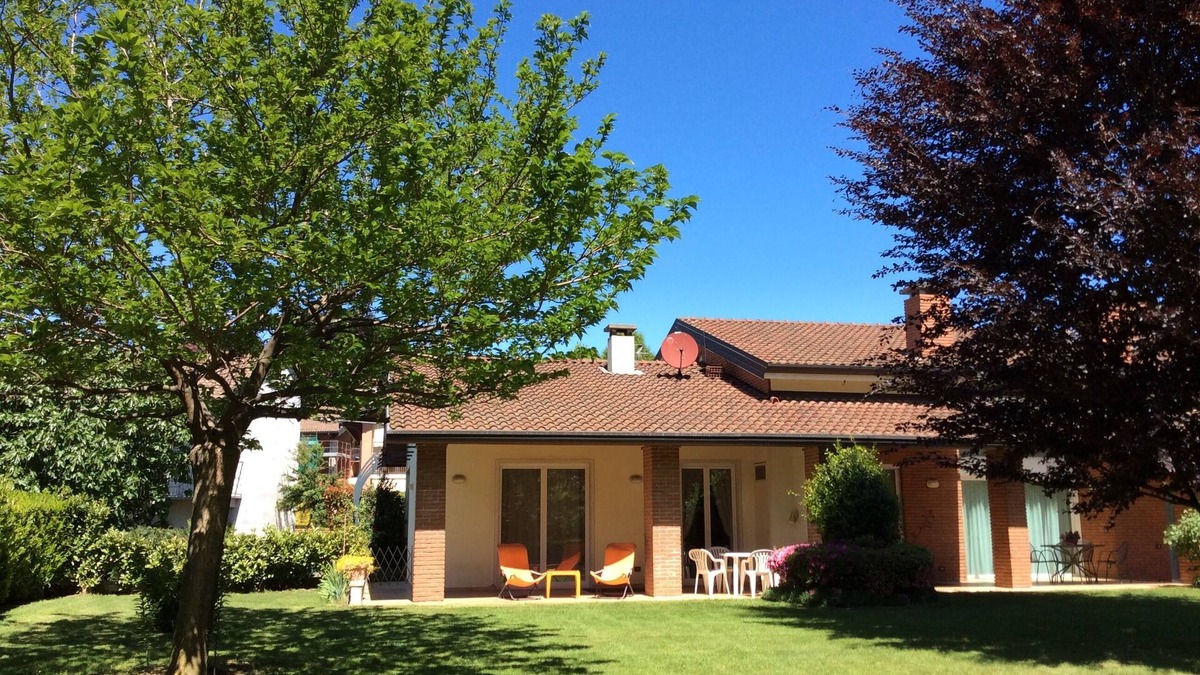Borgo Ticino Apartment | Borgo Ticino: LAKE MAGGIORE - STRESA -ARONA - MILANO House with garden