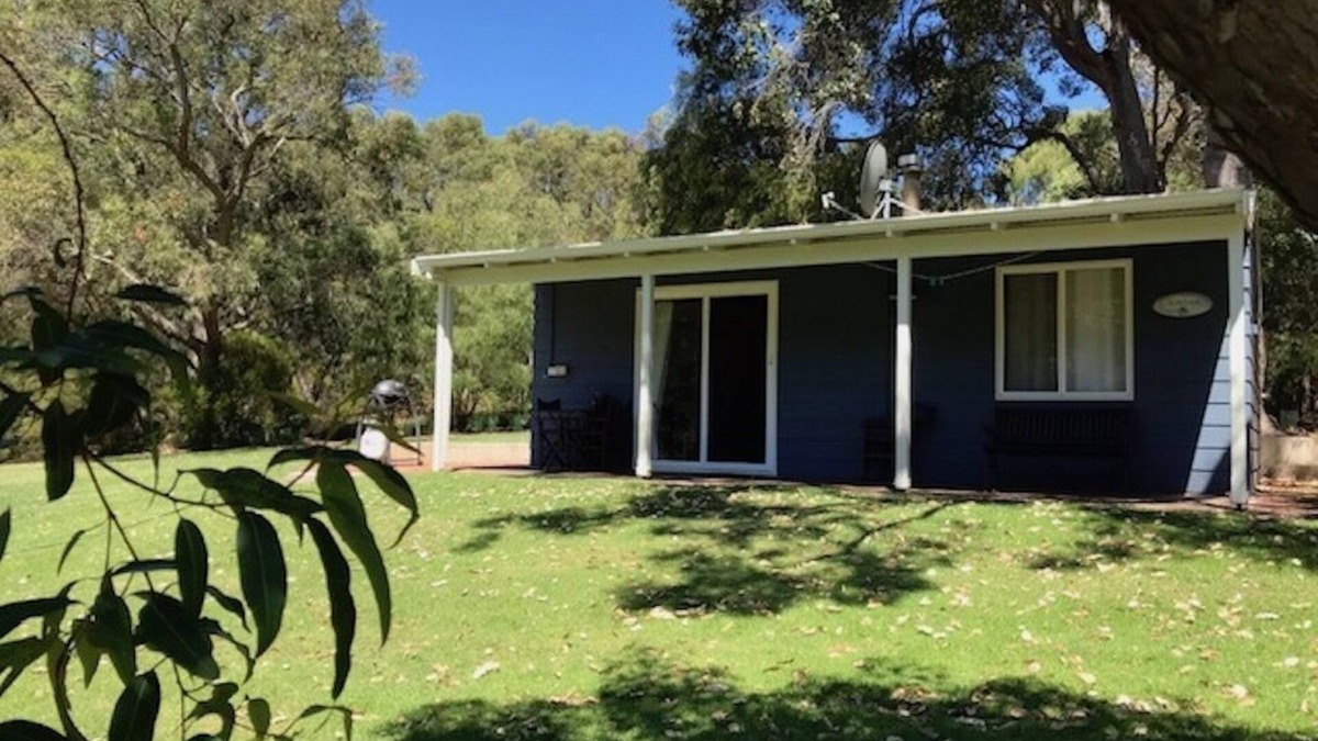 Shadforth Cottage | Boronia Cottage Close to Greens Pool and the Bibbulmun and Munda Biddi Tracks.