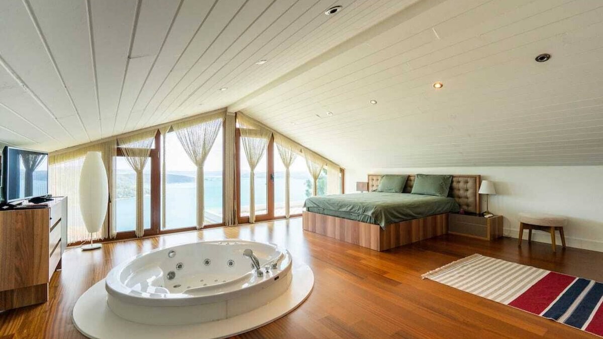 Rumeli Kavagı Mahallesi Villa | Bosphorus View Luxury Villa (Jacuzzi & Big Garden)