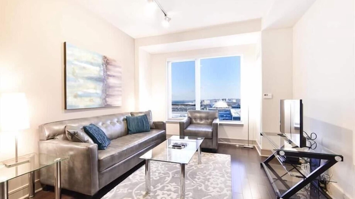 Seaport District Apartment | Boston Harbor 1 BR | Desk+Wi-Fi | Kitchen