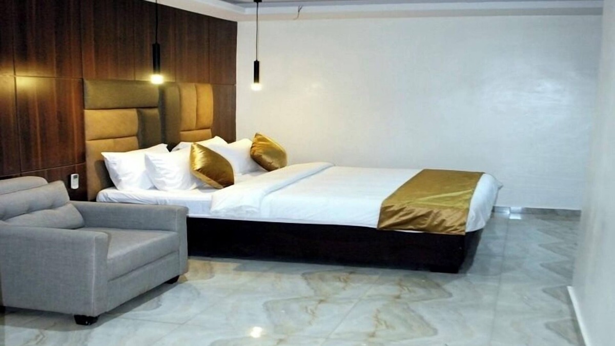 Obosi Hotel | BOSTON HILLS RESORT & HOTEL LTD