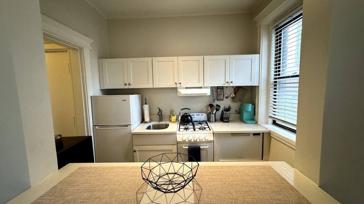 South of Washington Apartment | Boston Medical & Landmarks, public transportation