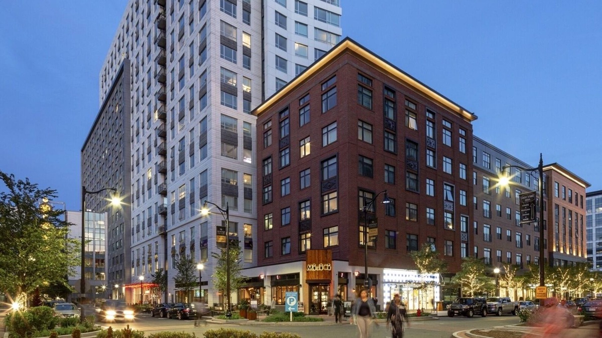 East Cambridge Apartment | Boston Mystic River Assembly Row Collection