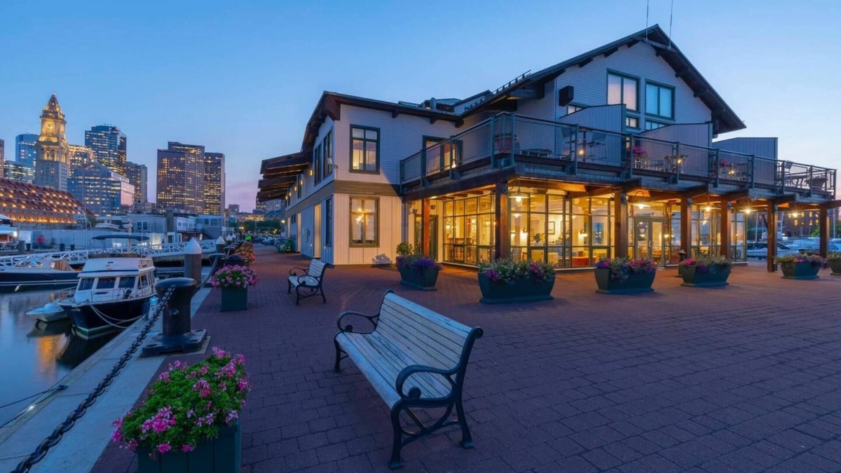 Waterfront Hotel | Boston Yacht Haven Inn & Marina