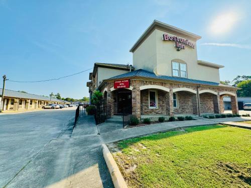 Hitchcock Hotel | Bostonian Inn & Suites